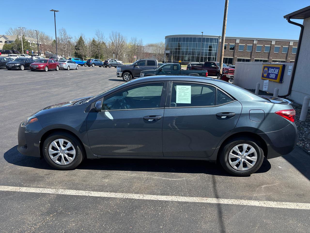 Used 2018 Toyota Corolla LE image 6