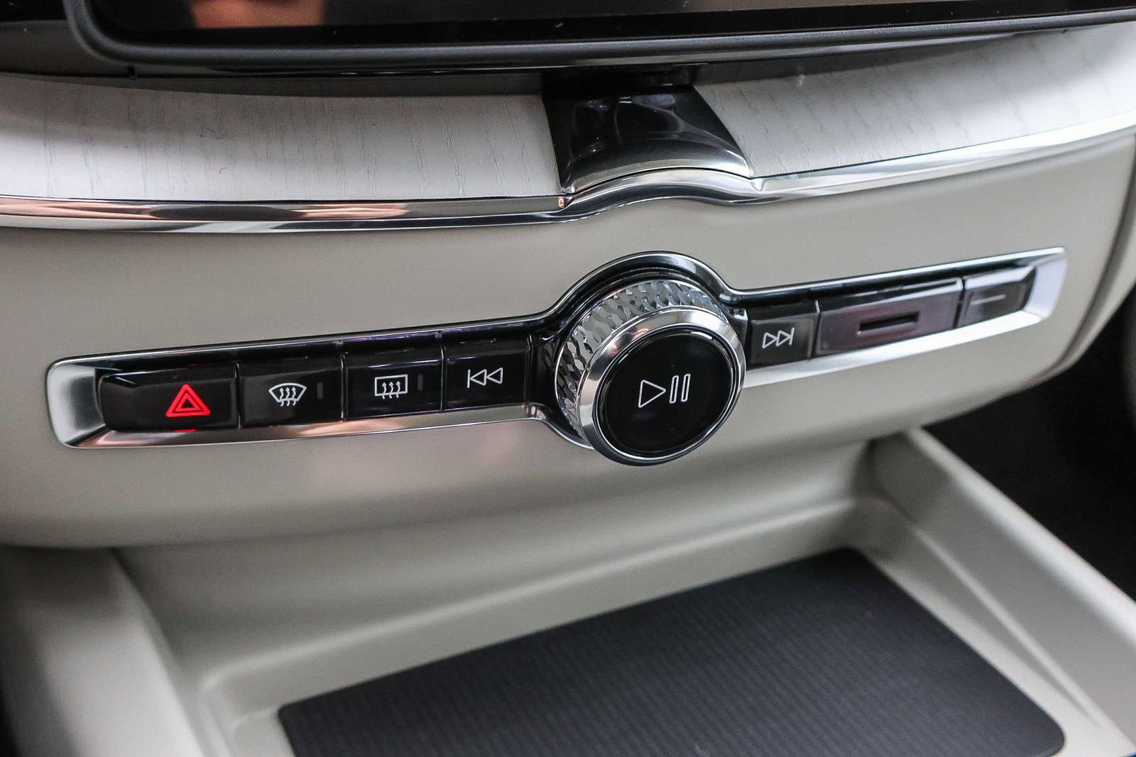 New 2026 Volvo XC60 T8 Ultra w/ Protection Package Premier image 35