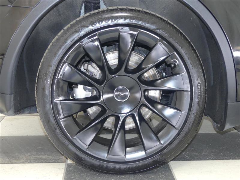 Used 2023 Tesla Model Y Long Range image 31