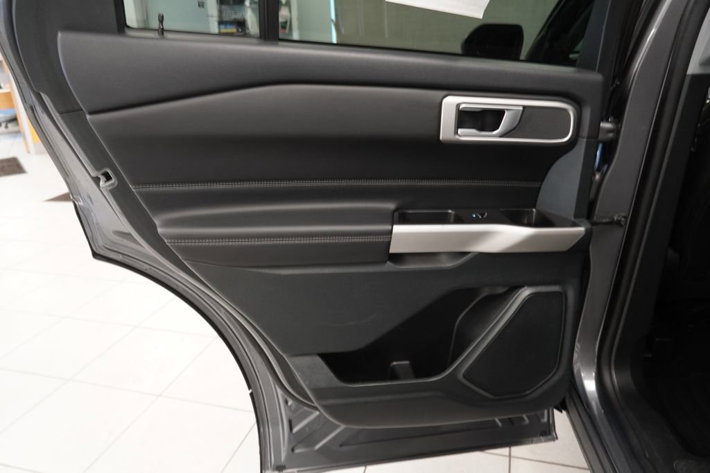 Used 2023 Ford Explorer XLT AWD/4WD image 24