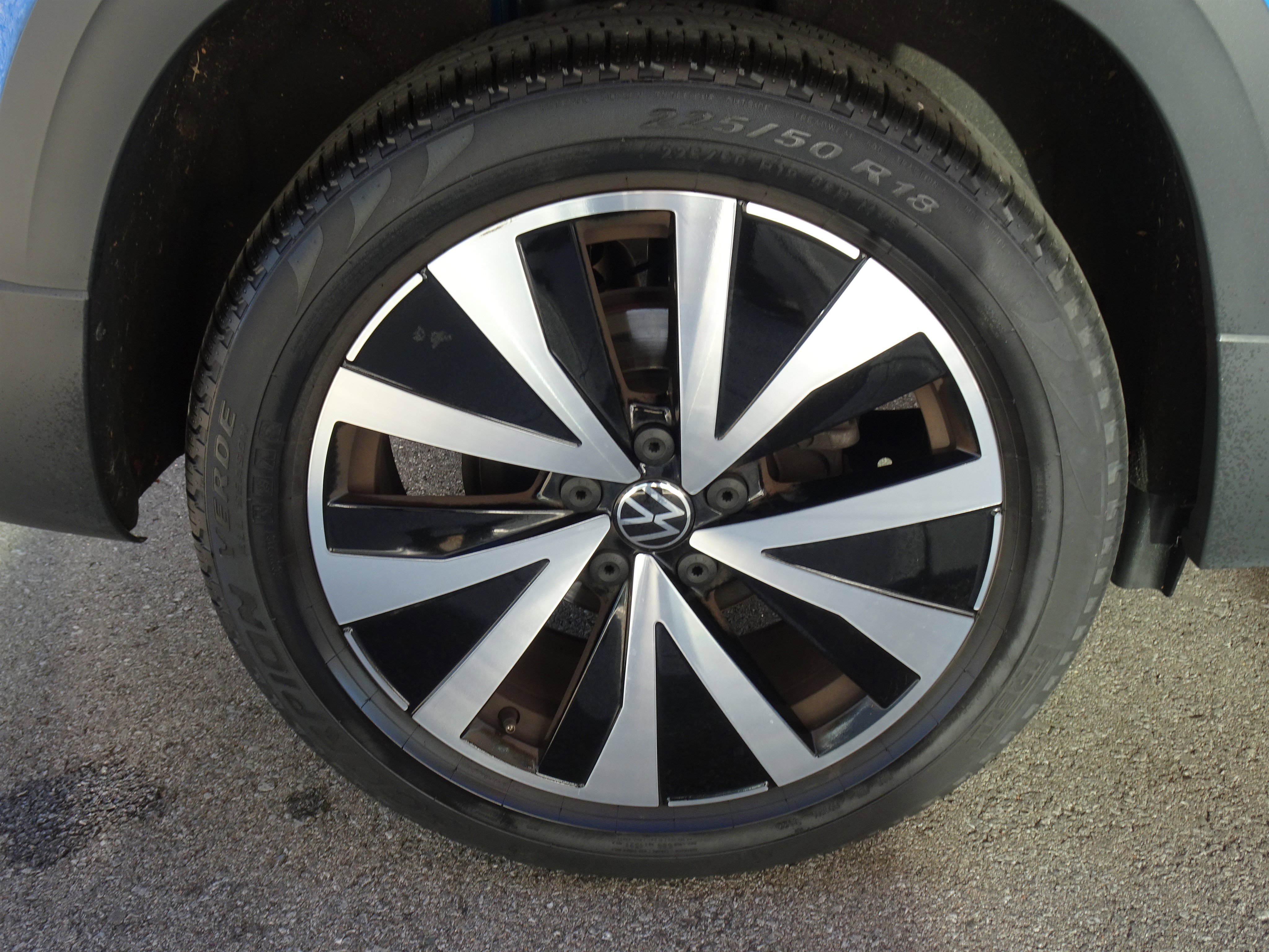 Used 2022 Volkswagen Taos SE w/ Panoramic Sunroof Package image 6