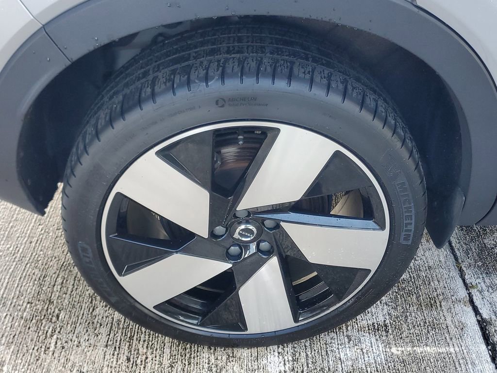 Certified 2023 Volvo C40 P8 Recharge Plus w/ Climate Package AWD/4WD image 7