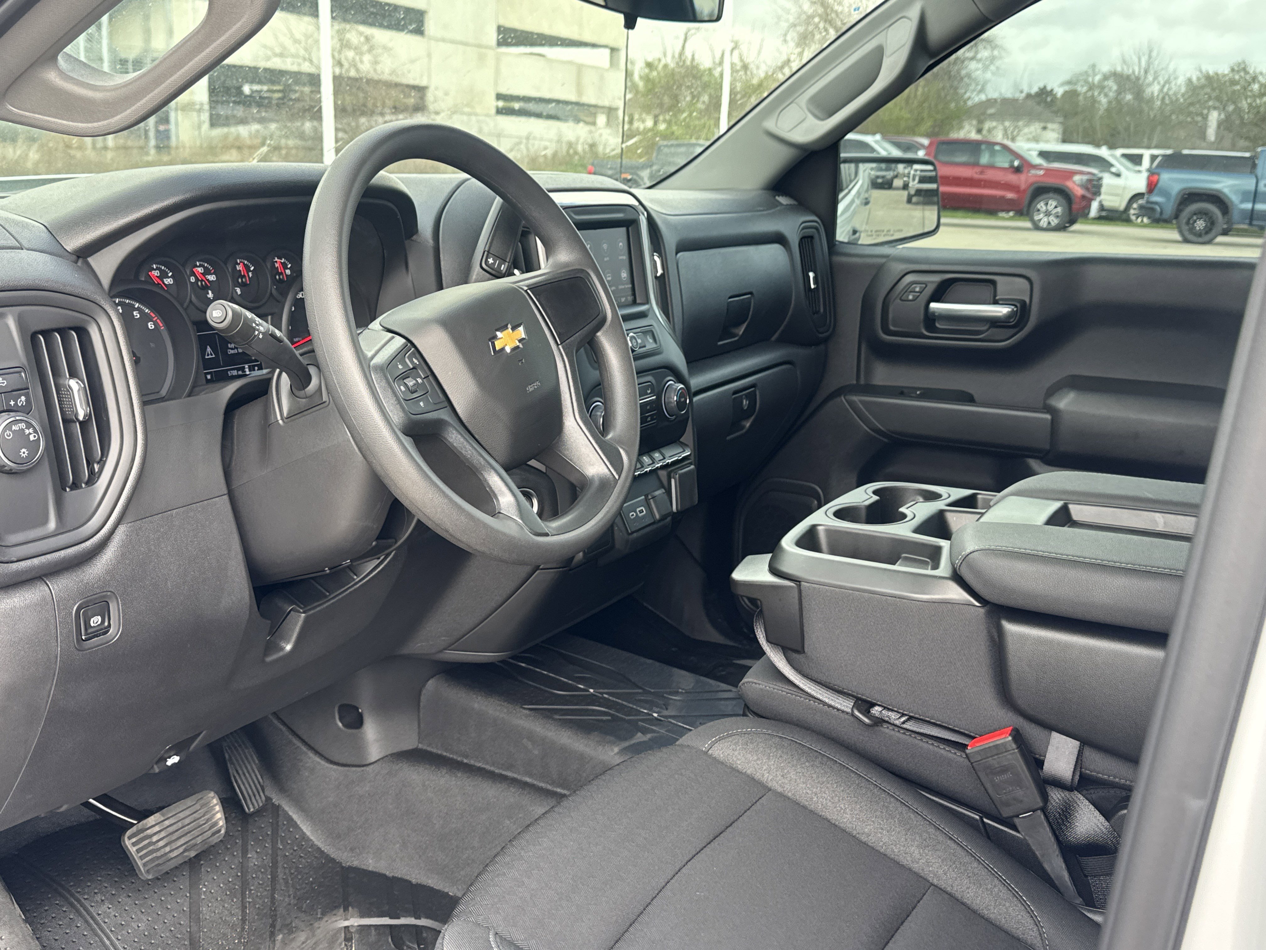 Used 2025 Chevrolet Silverado 1500 Custom image 5