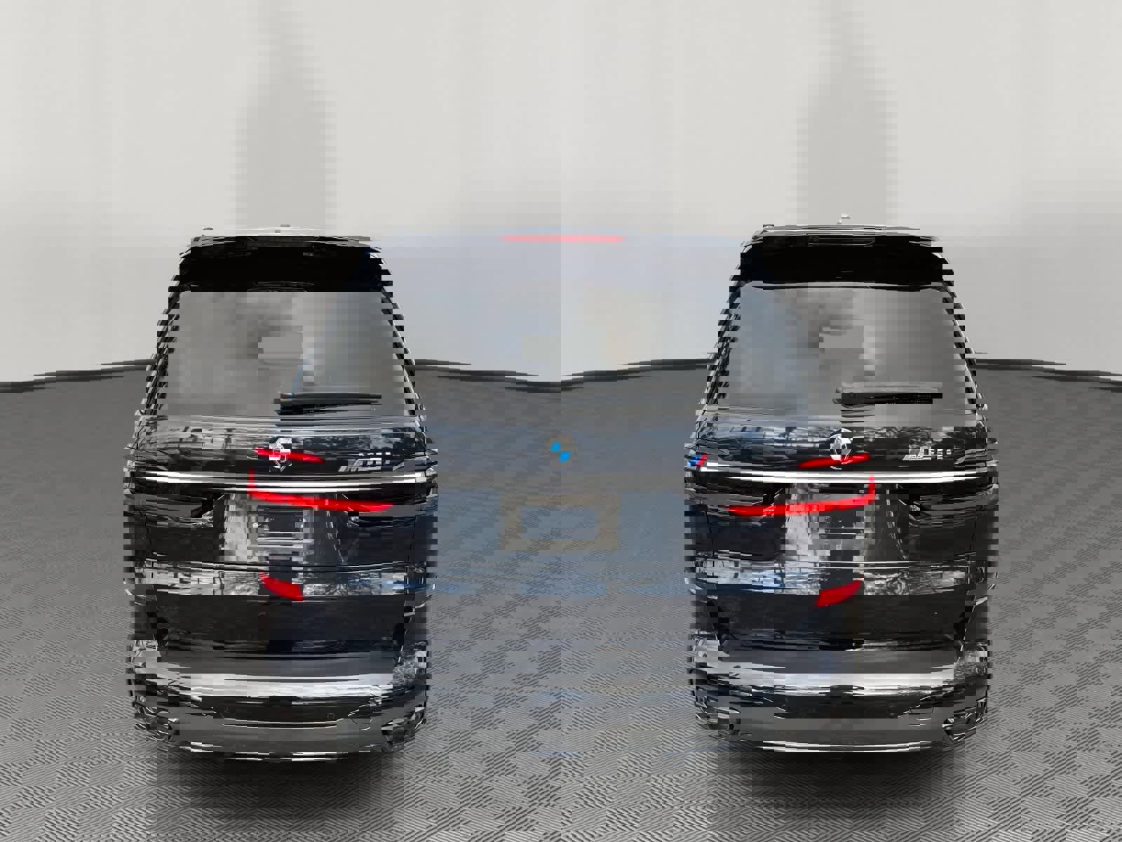 Used 2024 BMW X7 M60i w/ Executive Package image 4