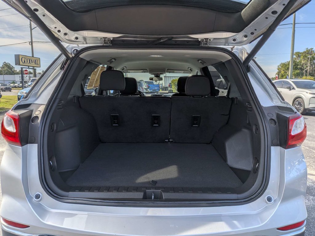 Used 2021 Chevrolet Equinox LT w/ Driver Convenience Package AWD/4WD image 12