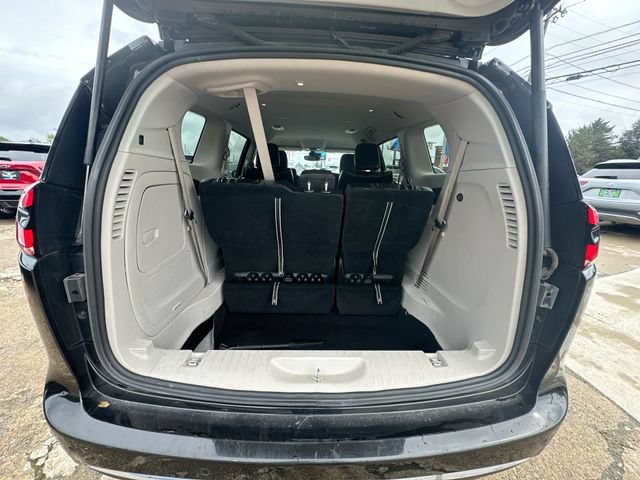 Used 2023 Chrysler Pacifica Touring-L FWD image 29