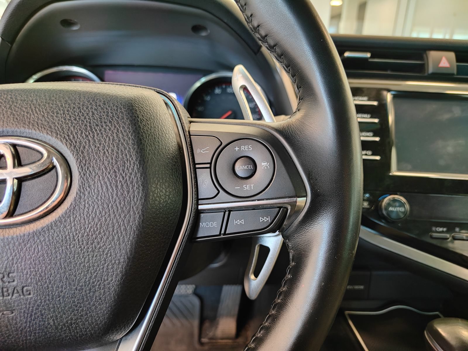 Used 2018 Toyota Camry XSE FWD image 14