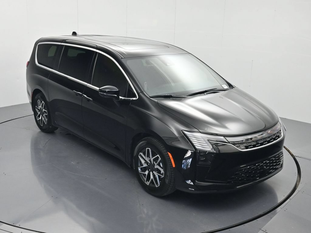 New 2027 Chrysler Pacifica Limited w/ Family Tech Group FWD image 33