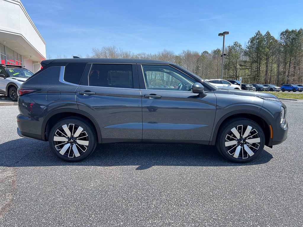 New 2026 Mitsubishi Outlander SE image 12