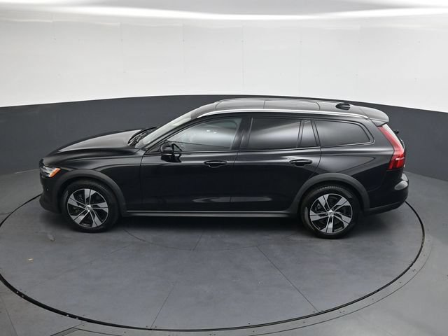 Used 2025 Volvo V60 B5 Cross Country Plus AWD/4WD image 28