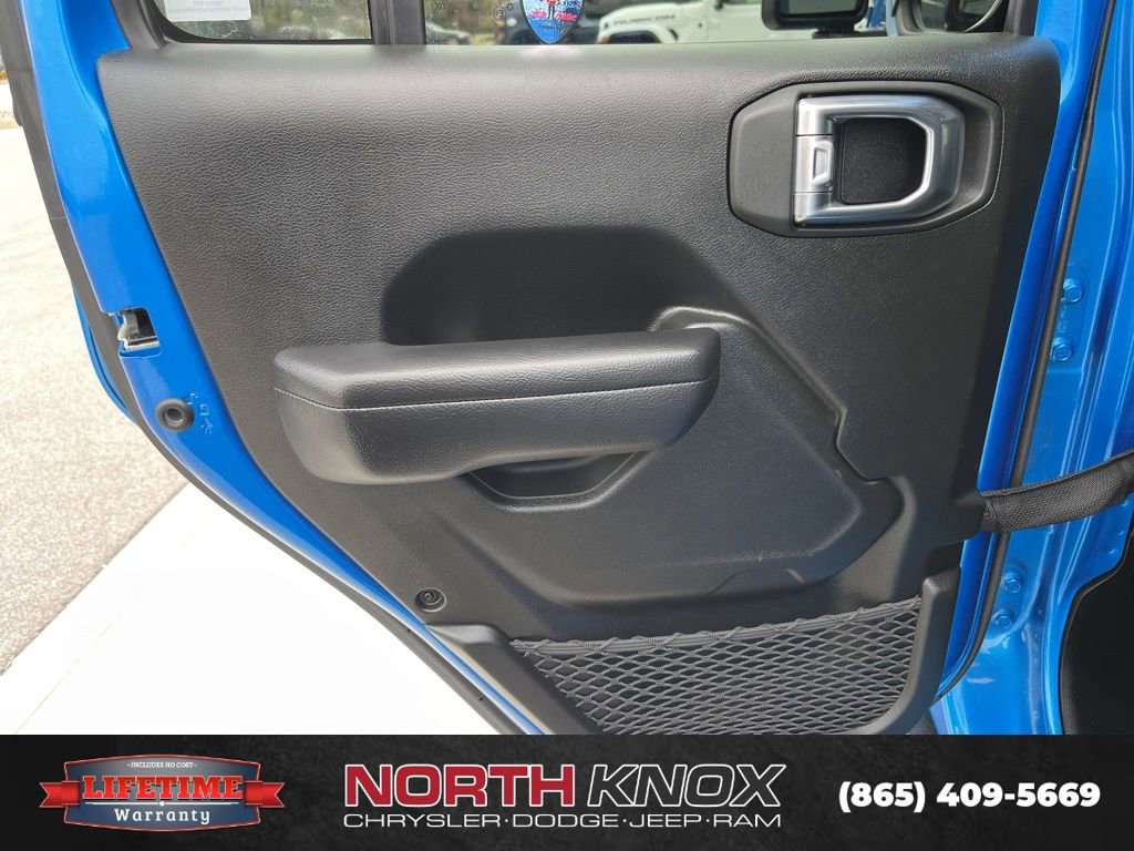 Used 2024 Jeep Gladiator Rubicon w/ Technology Group image 14