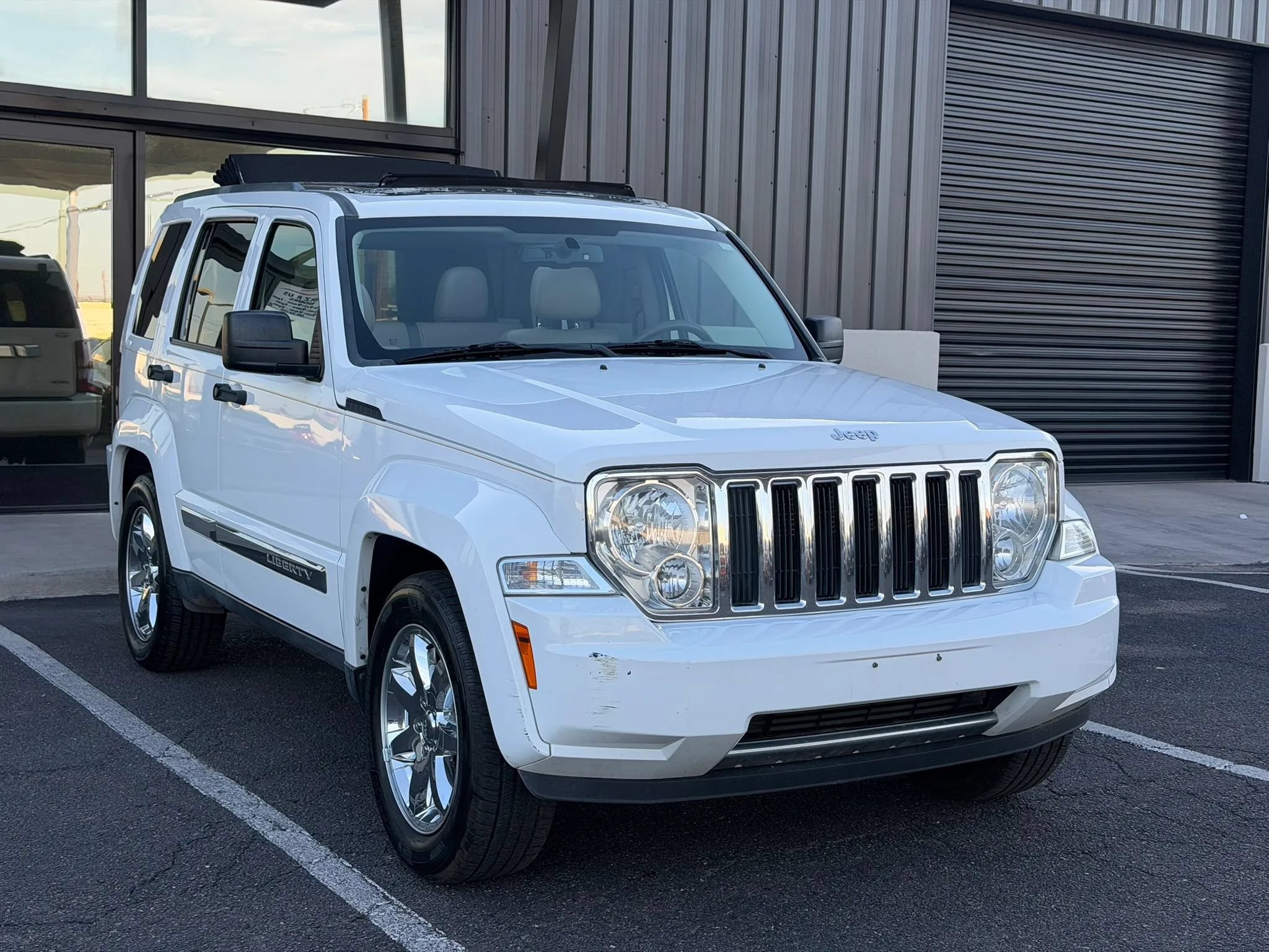 Used 2011 Jeep Liberty Limited w/ Tire & Wheel Group RWD image 14