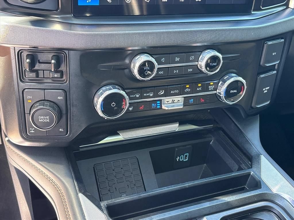Used 2023 Ford F250 Platinum w/ FX4 Off-Road Package AWD/4WD image 35