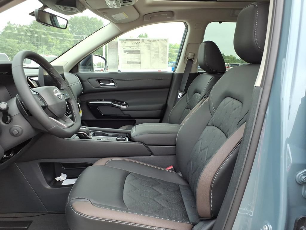 New 2026 Nissan Pathfinder Platinum AWD/4WD image 5