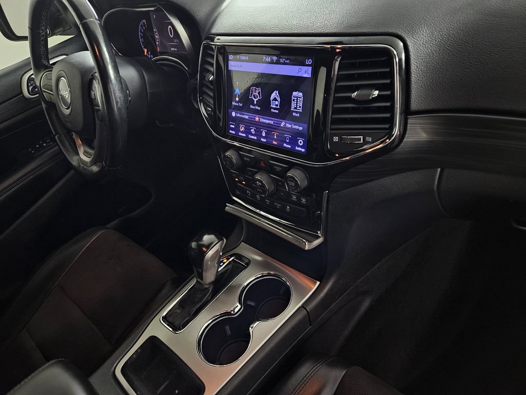 Used 2020 Jeep Grand Cherokee Altitude RWD image 25