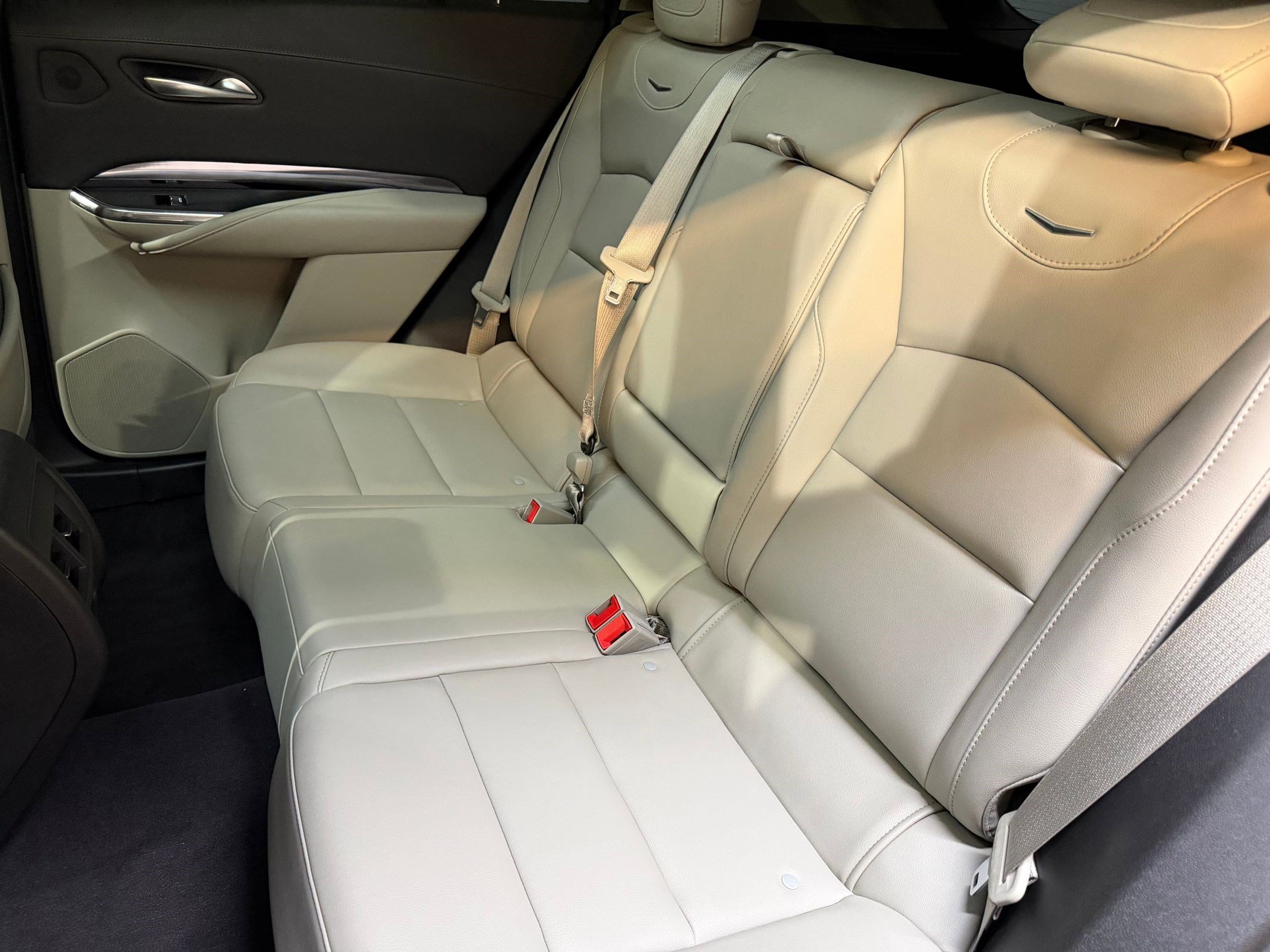 Used 2023 Cadillac XT4 Luxury FWD image 40