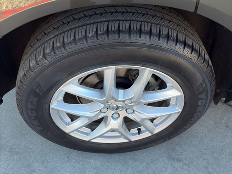 Used 2018 Volvo XC60 T5 Momentum w/ Convenience Package image 15