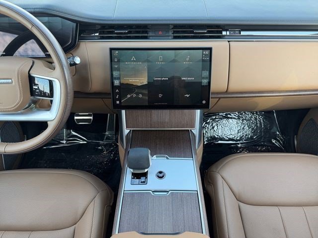 Certified 2025 Land Rover Range Rover Autobiography AWD/4WD image 15