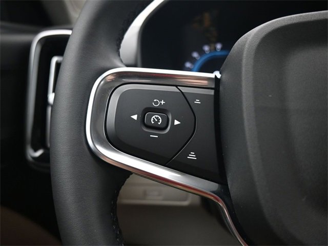 Used 2024 Volvo XC40 B5 Plus w/ Protection Package Premier image 25