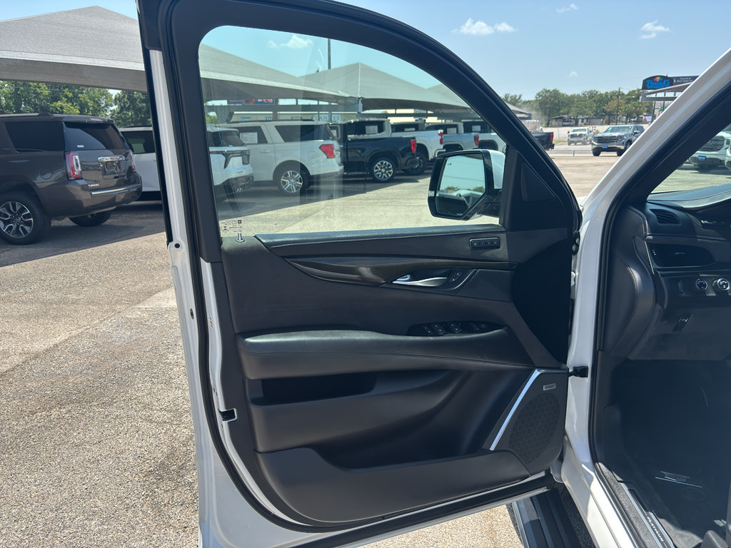 Used 2018 Cadillac Escalade ESV Platinum AWD/4WD image 11