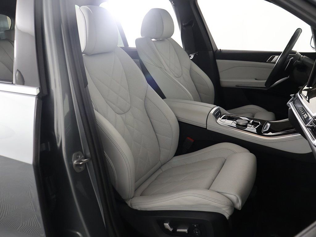 Used 2024 BMW X5 xDrive40i w/ Parking Assistance Package AWD/4WD image 28