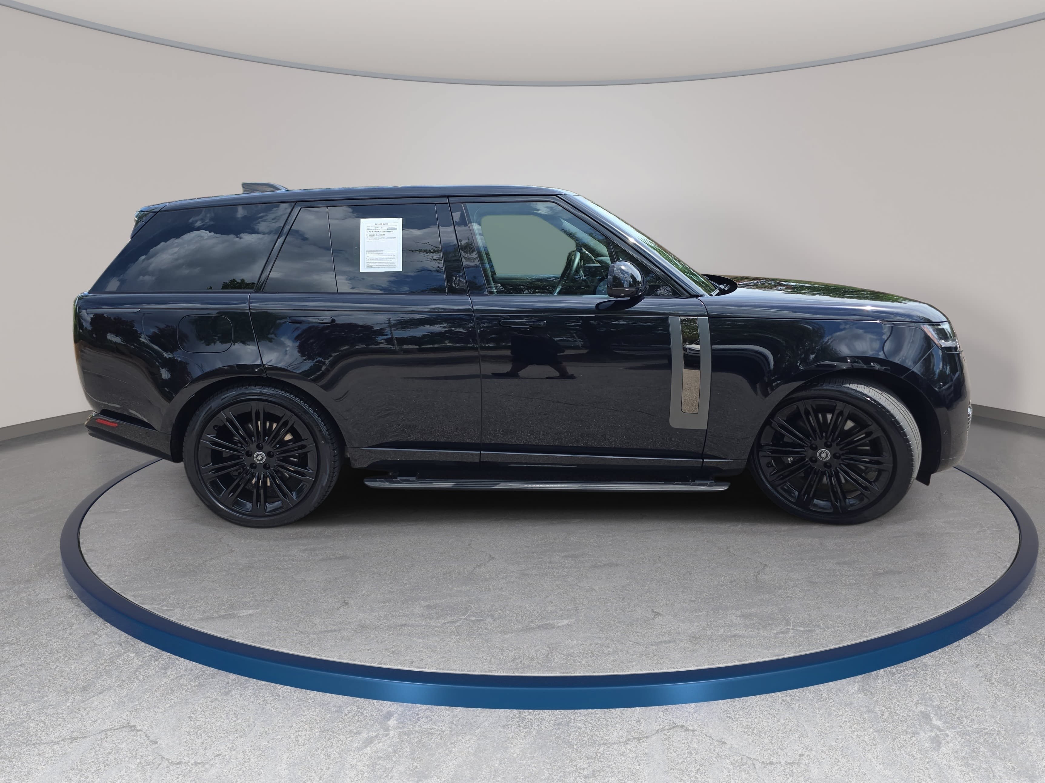 Used 2024 Land Rover Range Rover SV AWD/4WD image 4