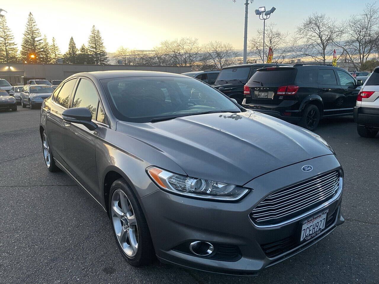 Used 2014 Ford Fusion SE FWD image 7