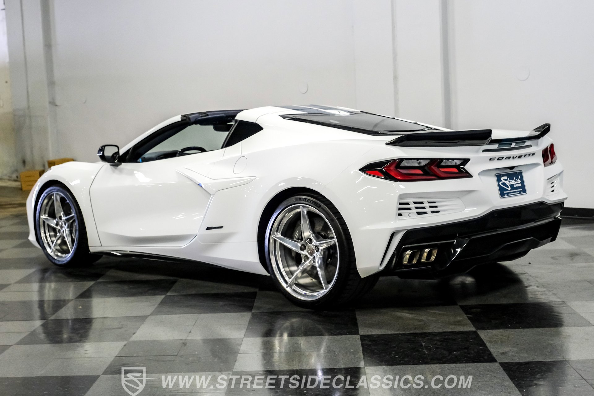 Used 2024 Chevrolet Corvette E-Ray w/ ZER Performance Package image 8