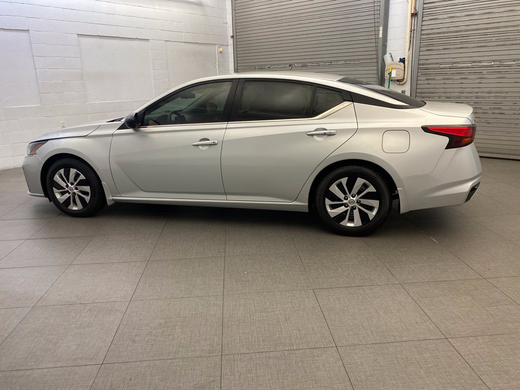 Used 2024 Nissan Altima 2.5 S FWD image 9
