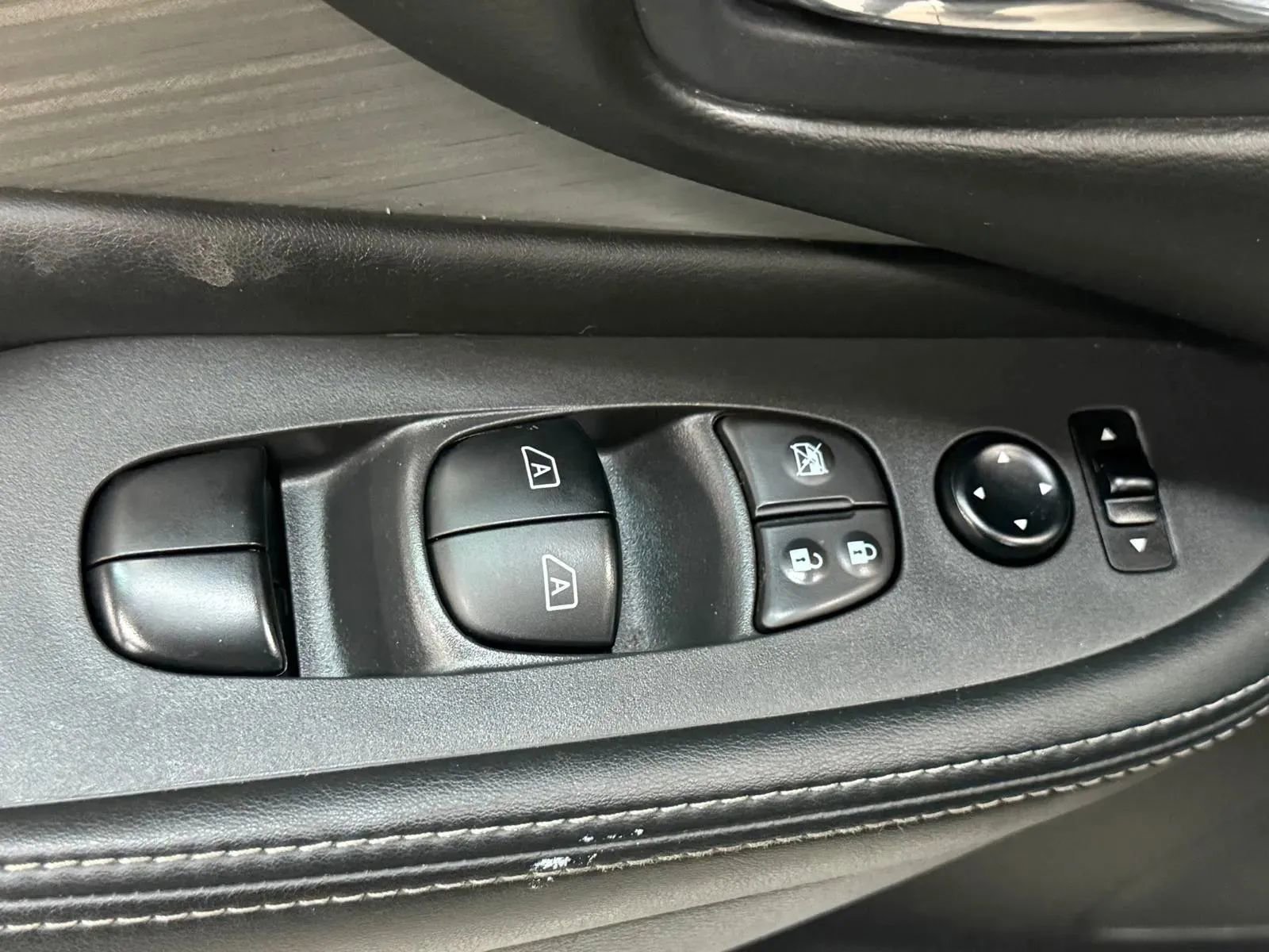 Used 2016 Nissan Murano SV image 26