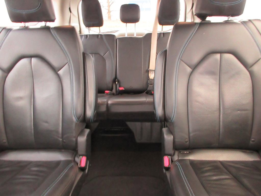 Used 2021 Chrysler Pacifica Touring-L image 22