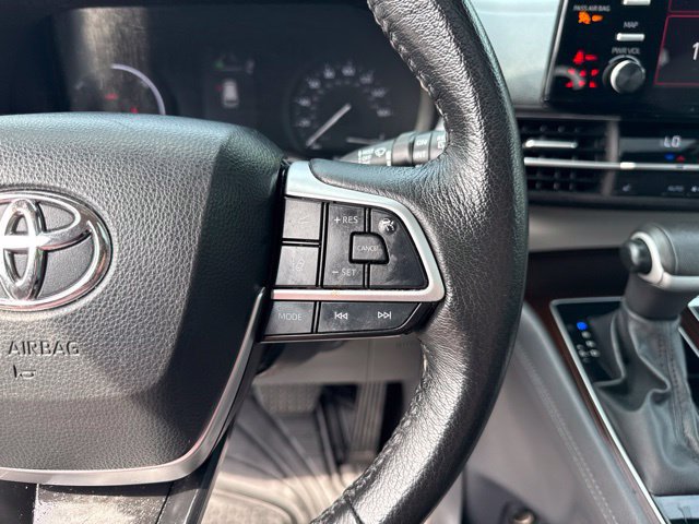 Used 2023 Toyota Sienna XLE FWD image 23