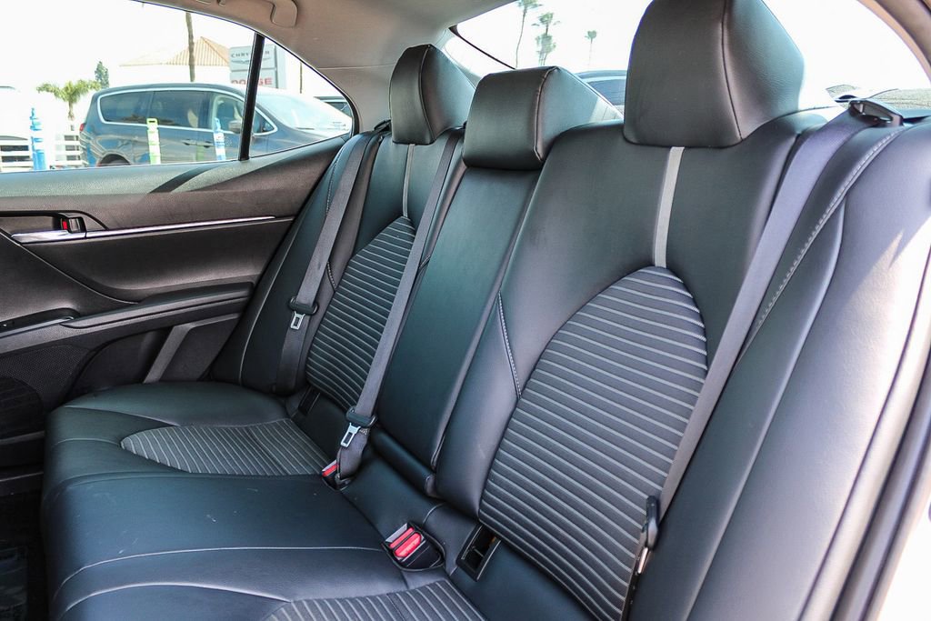 Used 2019 Toyota Camry SE image 18