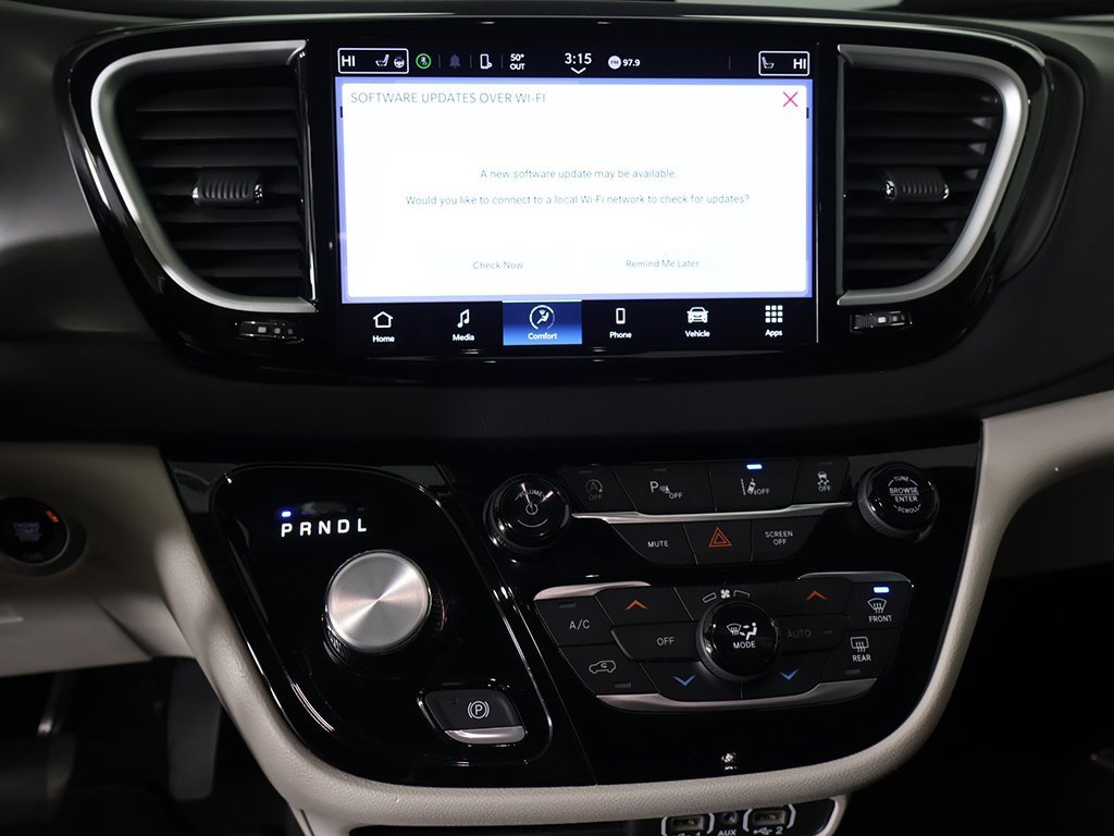 Used 2024 Chrysler Pacifica Touring-L image 44