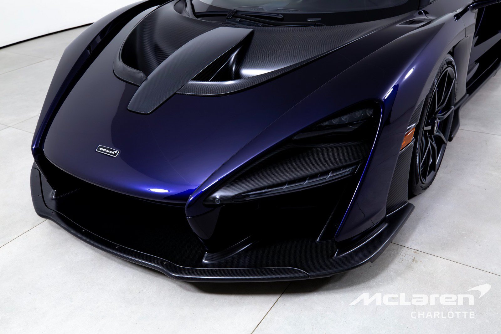 Used 2019 McLaren Senna RWD image 32