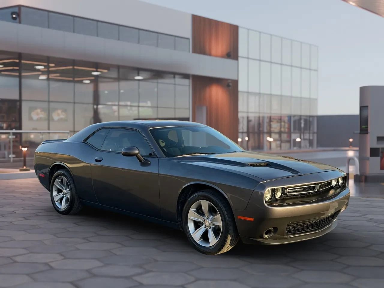 Used 2019 Dodge Challenger SXT image 2