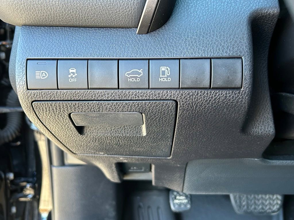 Used 2020 Toyota Camry SE FWD image 14