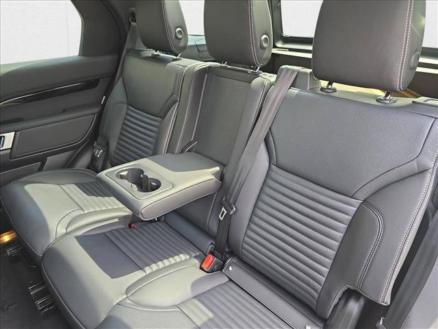 New 2025 Land Rover Discovery S AWD/4WD image 16