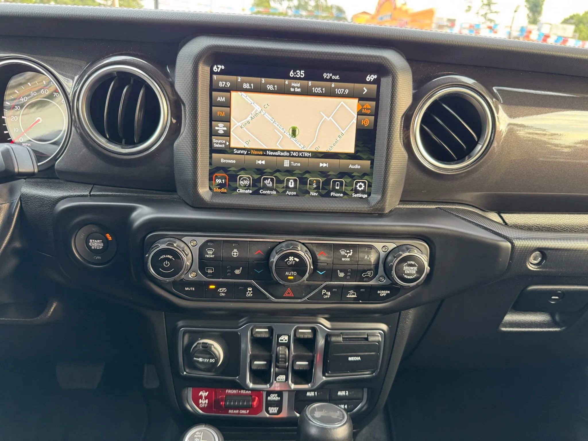 Used 2022 Jeep Wrangler Unlimited Rubicon w/ Dual Top Group image 42