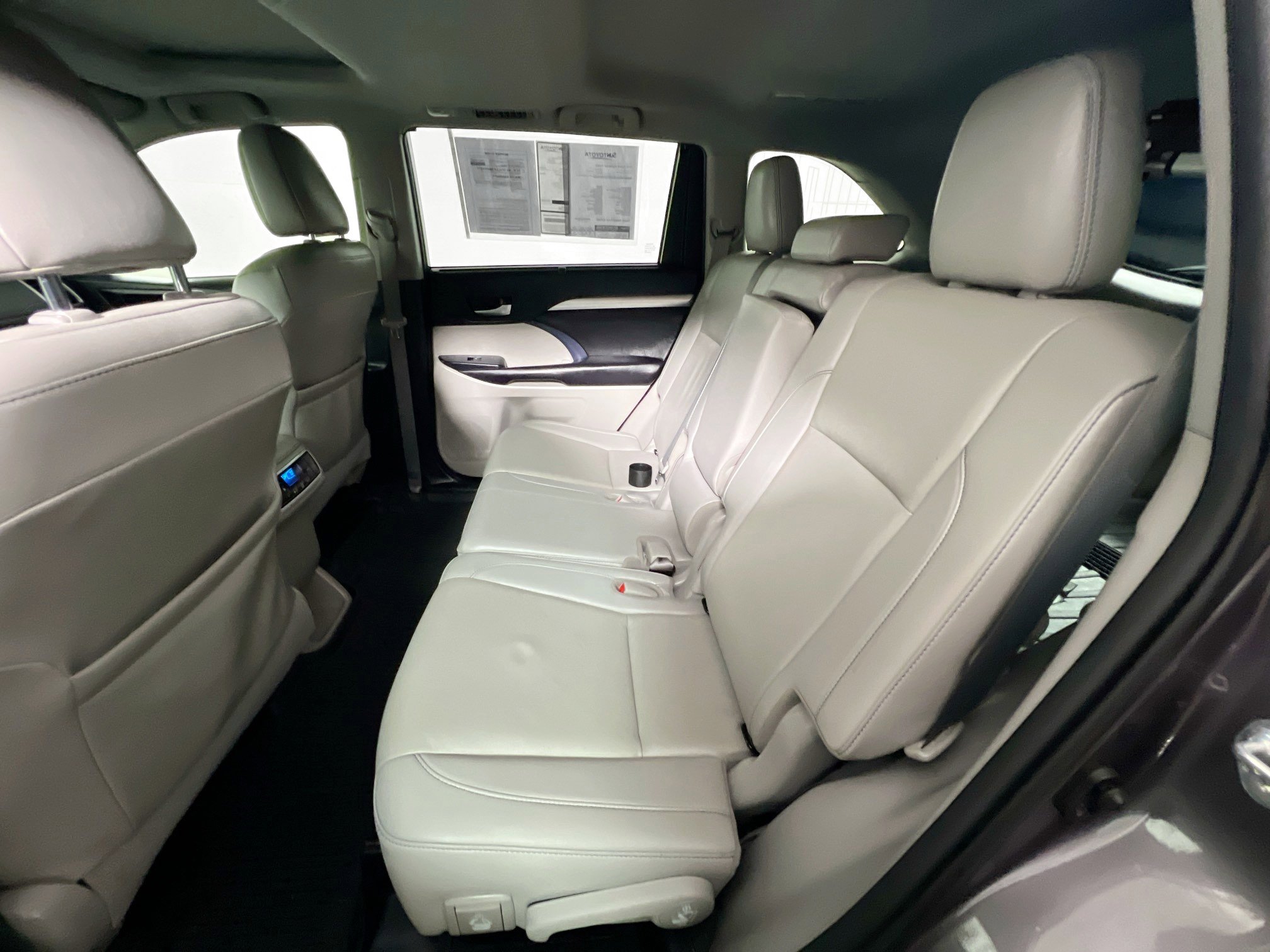 Used 2019 Toyota Highlander XLE image 29