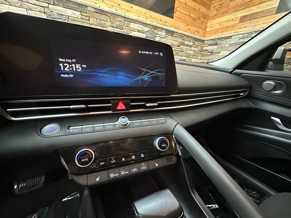 Used 2023 Hyundai Elantra SEL w/ Convenience Package image 17