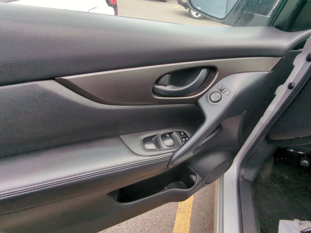 Used 2021 Nissan Rogue Sport S FWD image 7