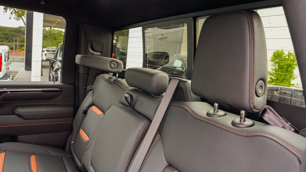 New 2026 GMC Sierra 2500 AT4 w/ Technology Package AWD/4WD image 9