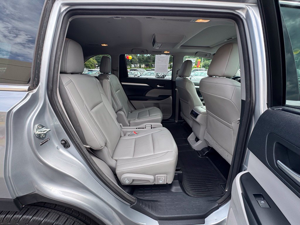 Used 2014 Toyota Highlander XLE AWD/4WD image 30