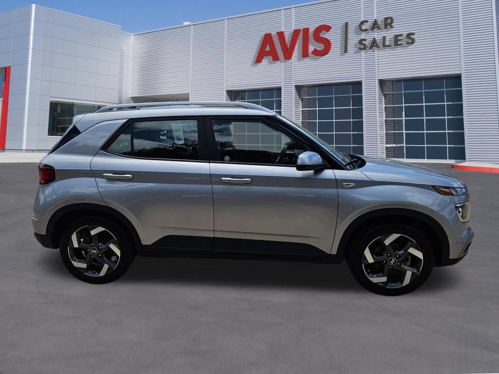 Used 2025 Hyundai Venue SEL FWD image 11