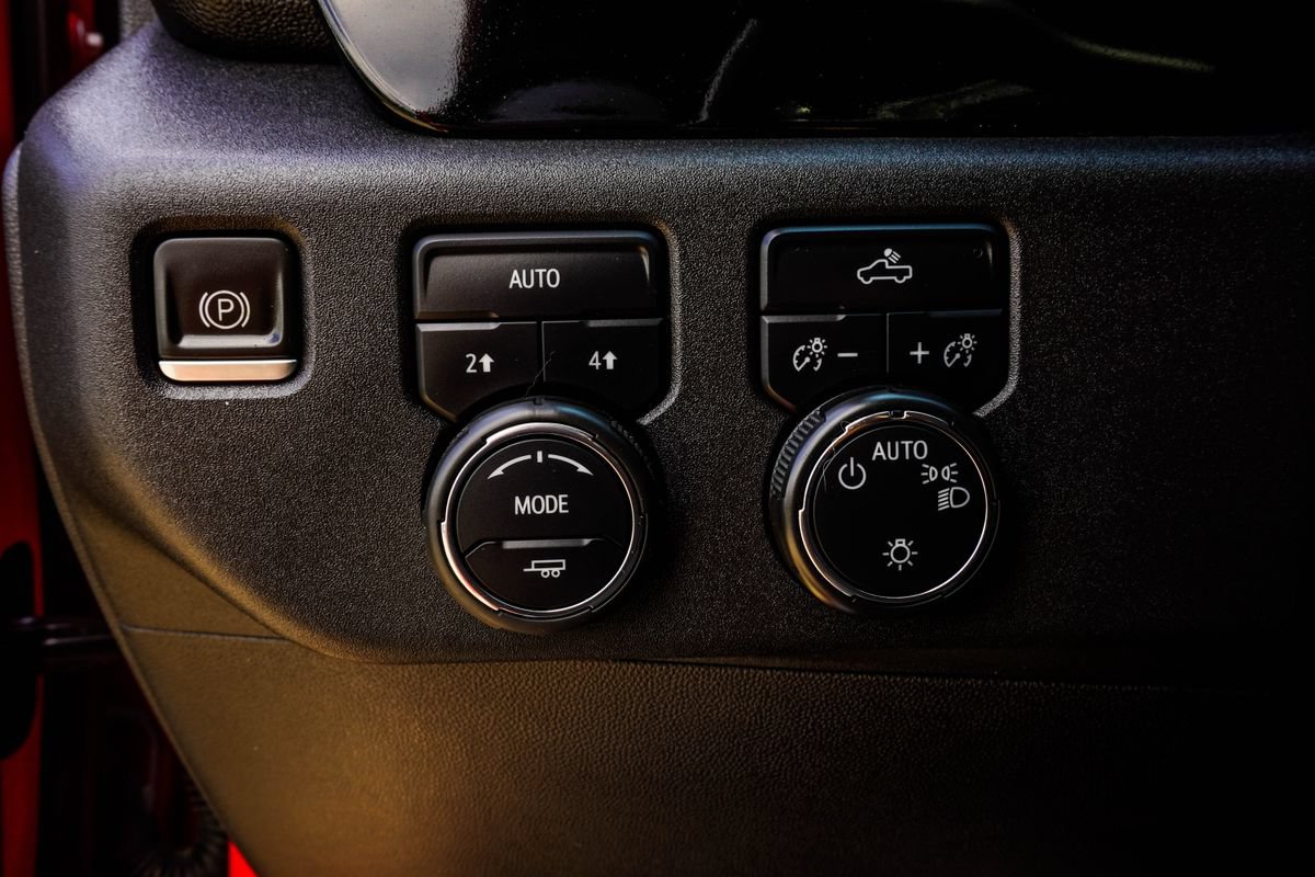 Used 2023 Chevrolet Silverado 1500 LT AWD/4WD image 30