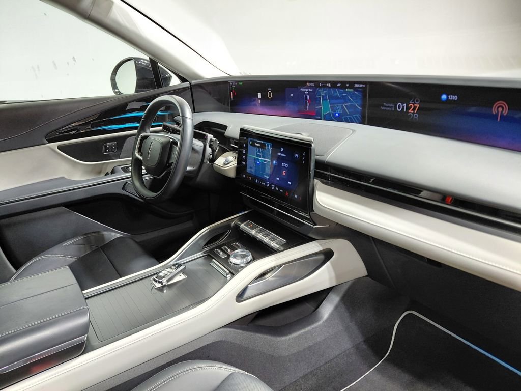 Used 2025 Lincoln Nautilus Premier image 23