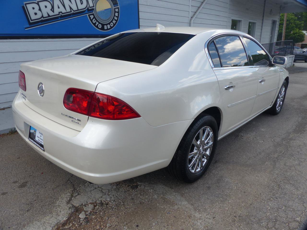 Used 2009 Buick Lucerne CXL FWD image 5