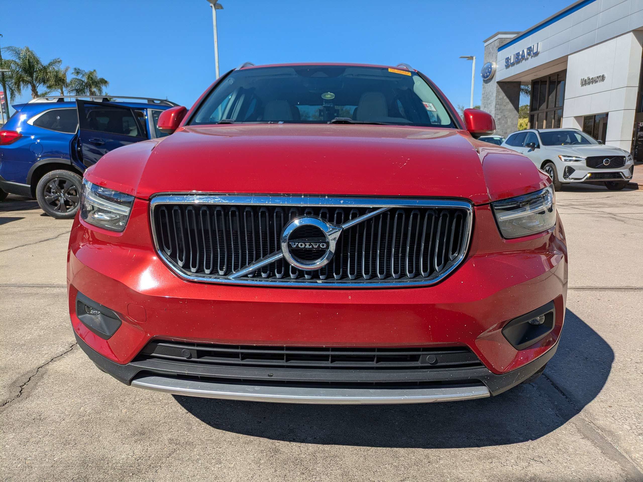 Used 2021 Volvo XC40 T4 Momentum image 9