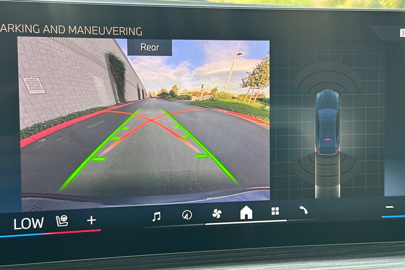 Used 2025 BMW 430i Coupe w/ Convenience Package image 24